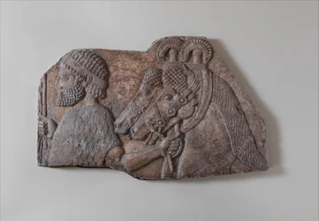 Noivo estrangeiro em procissão tributária, c.721-05 aC (gipsita alabastro)