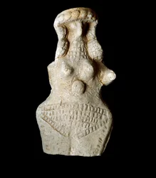 Civilização suméria: estatueta feminina. Escultura em terracota. Dim. 10 cm período Neo-Sumeriano (entre 2093 e 2004 a.C.) Bagdá, Museu Nacional do Iraque