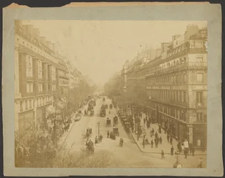 Paris, perspetiva do Boulevard Montmartre
