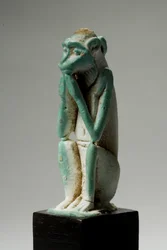 Amuleto de um macaco, 18a-19a dinastia, 1540-1186 aC (faiança) (ver também 270368)