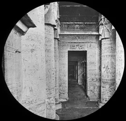 Interior do templo de Dendera, Egito, c1890