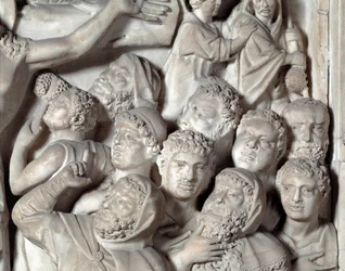 A Cadeira de Pormenor Crucificação realizada por Nicola Pisano (1215/20-1278/84) (Púlpito de mármore) 1260 Baptistere Saint John of Pisa (Battistero san Giovanni di Pisa), Itália
