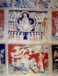 Cortina do Apocalipse (1373-1383), n. 13: Deus e o Cordeiro, símbolo de Cristo. Abaixo, n. 20, os três anjos libertam os poderes. Tapeçaria de Nicolau Bataille (1330-1405)