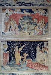 Pendurado de Apocalipse (1373-1383), n. 47: o Cordeiro no Monte Zion. Abaixo, n. 55: o Anjo pega a videira da terra, que jorrava na grande cuba da ira de Deus, a cuba transborda e o sangue se espalha. Tapeçaria de Nicolas Bataille (1330-1405)