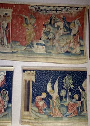 Pendurado de Apocalipse (1373-1383), n. 61: o quinto anjo derramou sua garrafa sobre o trono do Bete, o sexto vazio sobre o Eufrates. Abaixo, n. 70, o companheiro de serviço dita a São João e o aconselha a adorar a Deus e não a ele. Tapeçaria de Ni