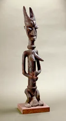Figura de Onile, Iperu, Tsoede (latão)