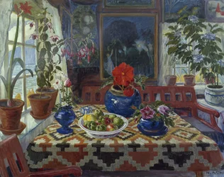 Interior com um grande pote azul