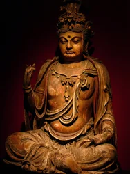 Escultura de madeira pintada de um Bodhisattva, dinastia Song (960-1279), Museu Nacional de Xangai. Fotografia de Léonard de Selva, China, 2006.