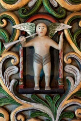 Anjo com trombeta, detalhe do retábulo, igreja Mo I Rana
