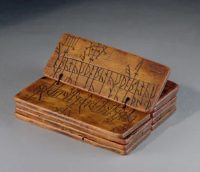 Almanaque rúnico do século XVI (buxo entalhado)