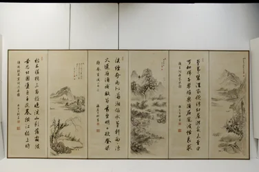 Landscapes In The Manner Of Past Chinese Masters (tinta e cores claras em papel dourado)