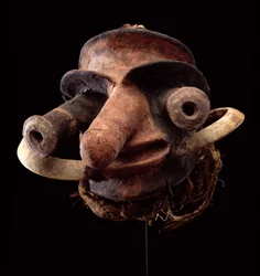 Vanuatu Puppet Head, da Malekula Island (anteriormente New Hebrides) Oceania (mixed media)