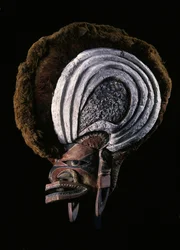 Máscara de capacete (tatanua), Nova Irlanda do Norte, Papua Nova Guiné