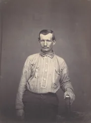 Homem segurando o livro do escritório de patentes, ca. 1857.