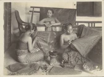 Três mulheres indianas batiked