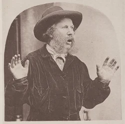 [Homem surpreendido].