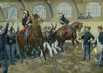 Os Guardas Republicanos treinam os seus cavalos para enfrentar o barulho e as multidões, Paris