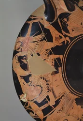 Detalhe de uma taça de sótão com figuras vermelhas representando Neoptolemus tentando matar Priam com o cadáver de Astyanax, c.490 BC (cerâmica) (ver 92562 para interior)