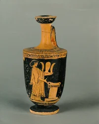Mulher num altar. Pequeno lekythos de figura vermelha ...