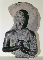 Busto de um Buda pregador, estilo greco-budista, do século I a IV
