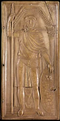 Stilicon em armas, general, patrono e cônsul do Império Romano ocidental. Painel direito do díptico de Stilicho (escultura em marfim, c. 395)
