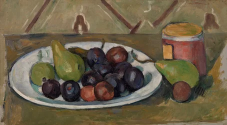Prato com frutas e pote de conservas
