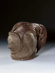 Pote em forma de cabeça grotesca, c.1895