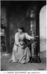 Henriette Rosine Bernard também conhecida por Sarah Bernhardt (1844-1923) como "Joana of Arc" por Jules Barbier