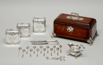 Equipamento para chá, c.1735 (prata e madeira)