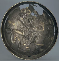 Prato decorado com uma cena do Príncipe Varahran fora caçando, dinastia de Sassanid (226-651) (prata com douração)