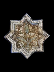 Telha estrela de oito pontas, Sultanabad, Irã, dinastia Il-Khanid (cerâmica)