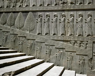 Guardas de Susa e da Pérsia. Relevos da escadaria oriental da Apadana, século VI a.C.
