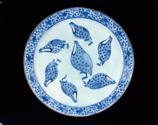 Partridge Dish, Irã, período safávida, século XVIII (pasta de pedra com esmalte azul)