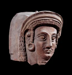 Arte persa: fragmento de sarcófago fenício grego. Da necrópole de Tortose (século IV a.C.) Paris, Museu do Louvre