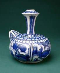 Safávida Azul e Branco Kendi, 1600-50 (cerâmica submersa pintada)