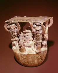 Divindade no trono com copa apoiada pelos cortesãos, Recuay Culture (cerâmica)