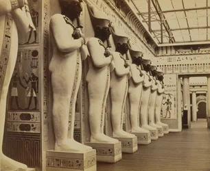 O Tribunal do Egito e a fachada do Salão dos Colossos, Palácio de Cristal, Sydenham, 1854