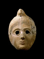 Arte Fenícia: máscara de mulher terracota. De Puerta de la Tierra. Século IV - III AC. Cádiz Museo de Cádiz Espanha