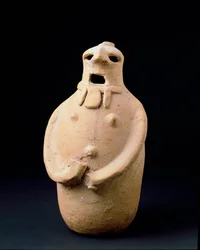 Civilização fenícia: Estatueta ovóide em terracota de Isla Plana (Ibiza). Século V a.C. Dim. 24,7 cm Ibiza, museu arqueológico