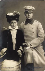 A Princesa Cecilie com o Príncipe William, casaco e chapéu