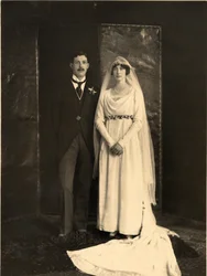 Lady Dorothy Cavendish e Harold Macmillan no dia do seu casamento