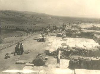 Vista das escavações do palácio dos Phaistos, missão arqueológica italiana liderada por Luigi Pernier e Federico Halbherr, Creta, Grécia