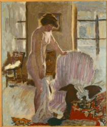 Nua em um interior