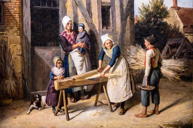 A família do agricultor (camponeses ocupados a preparar cânhamo em frente à porta de uma casa de campo)