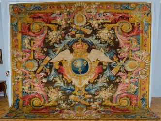 Tapete Louis XV Savonnerie com Royal Arms, fabricante Savonnerie Factory, França, c.1740-1750