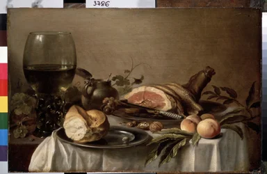 ""Natureza morta de pequeno-almoço com presunto, pão, pêssegos e nozes"" (Café da manhã com presunto) Pintura de Pieter Claesz (cerca de 1597-1660) 1647 Dim. 40x61 cm São Petersburgo, museu ermida