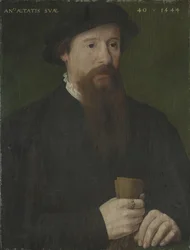 Retrato de um homem que segura as suas luvas