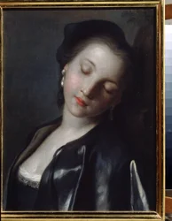 Jovem mulher dormindo