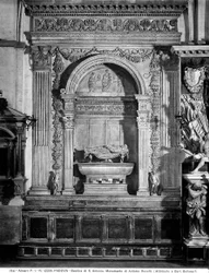 Monumento a Antonio Roselli (mármore)