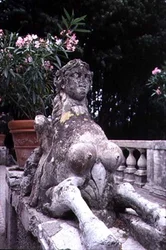 Adorno de jardim em forma de esfinge, c.1550 (pedra)